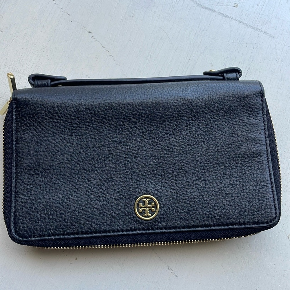 TORY BURCH double zipper wallet.